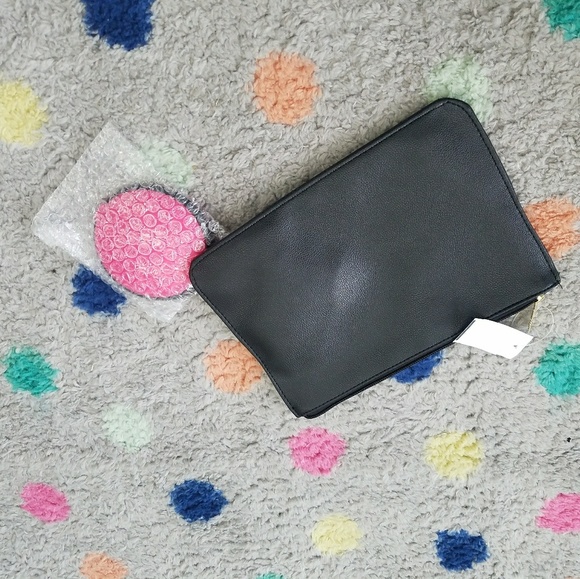 NWT- Lips Clutch with adjustable Compact mirror - Picture 2 of 2